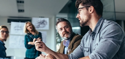 Desenvolvimento e implantação de metodologias políticas e sistemas